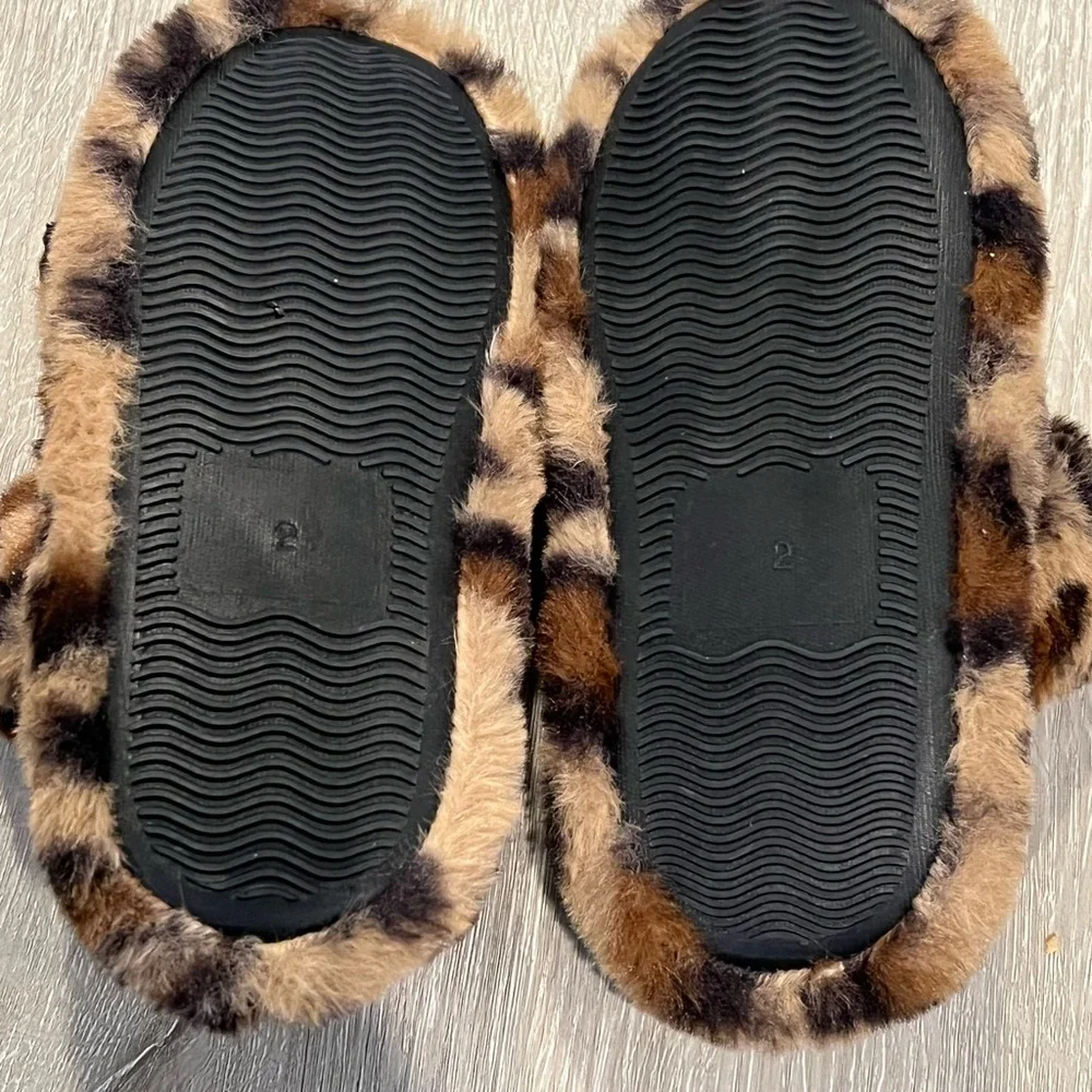 Girls Olivia Miller leopard slippers.